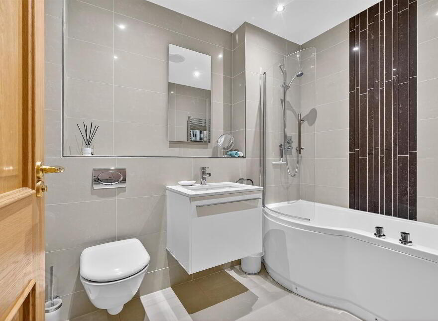 Apt 18, Danesfort Hall, Danesfort Park North, Malone, Belfast, BT9 5RB