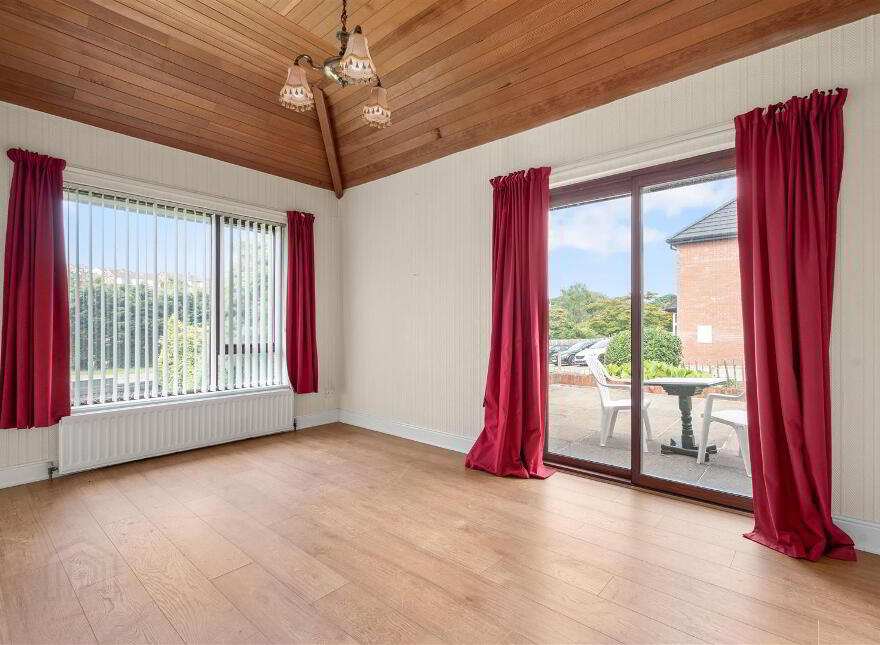292a Comber Road, Dundonald, Belfast, BT16 1UR