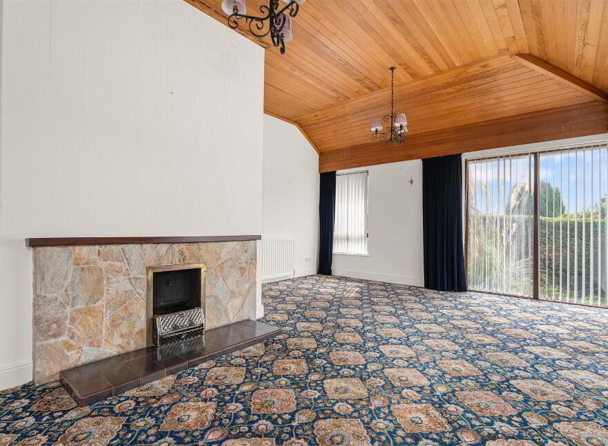 292a Comber Road, Dundonald, Belfast, BT16 1UR