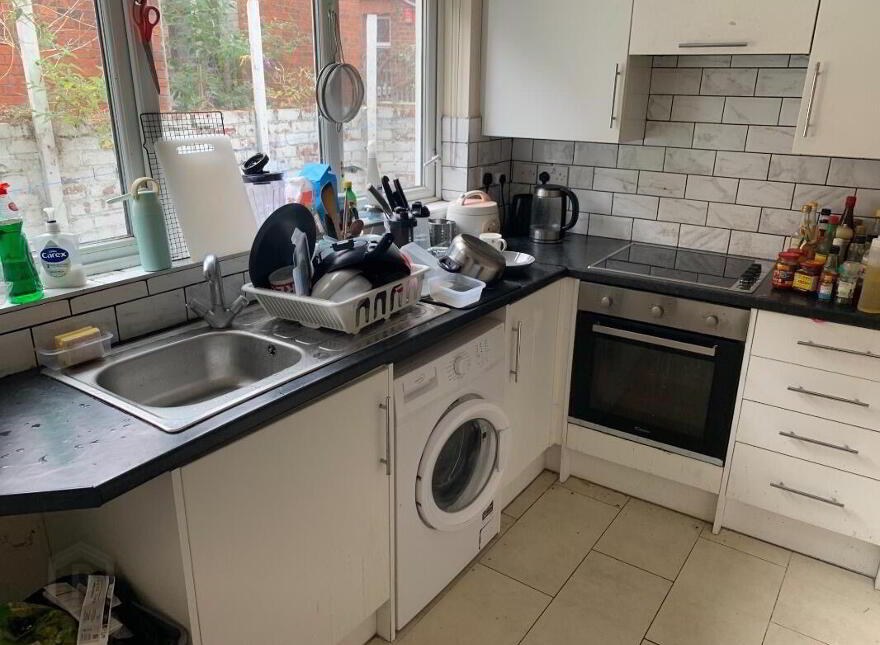 Elaine Street, Room 4, SHORT TERM - All Bills Included, Belfast, BT9 5AR