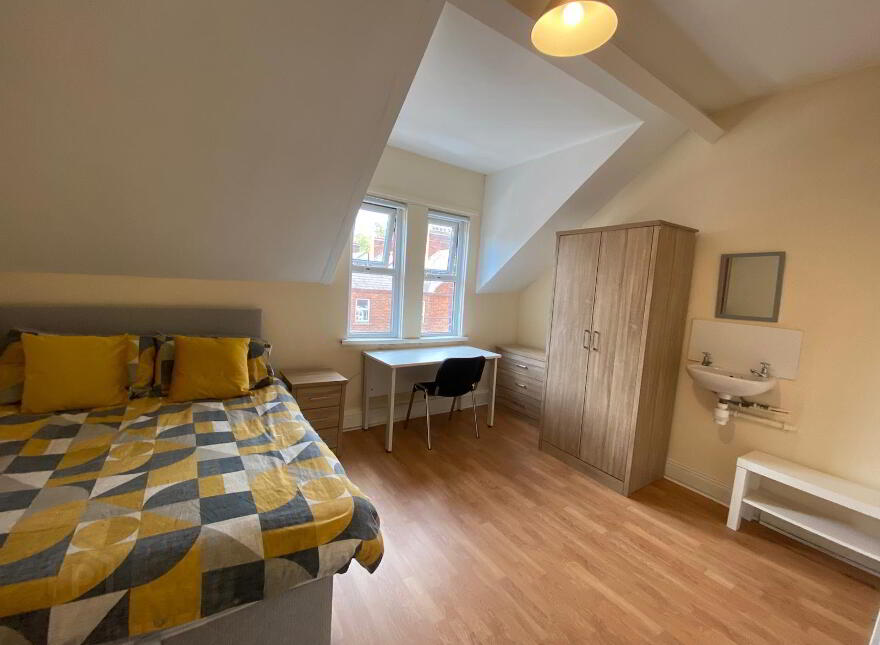 Elaine Street, Room 4, SHORT TERM - All Bills Included, Belfast, BT9 5AR