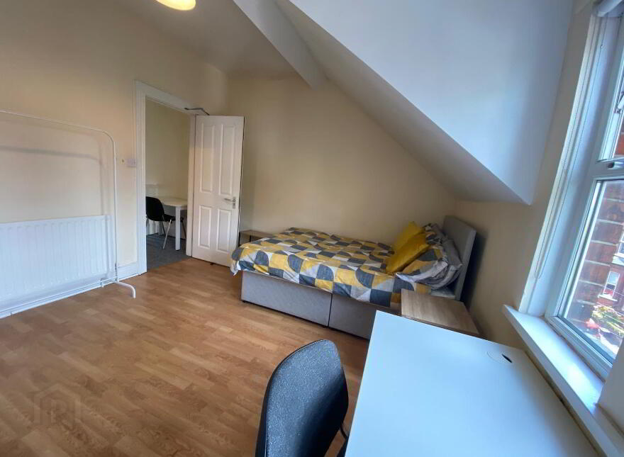 Elaine Street, Room 4, SHORT TERM - All Bills Included, Belfast, BT9 5AR