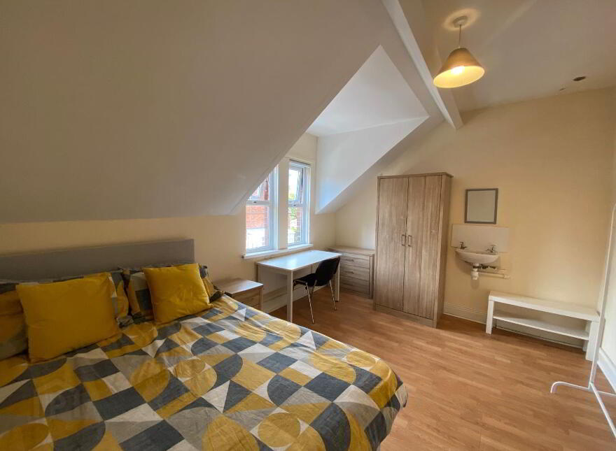 Elaine Street, Room 4, SHORT TERM - All Bills Included, Belfast, BT9 5AR