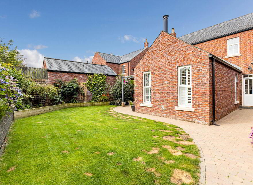 4 Farriers Green, Hillsborough, BT26 6GW