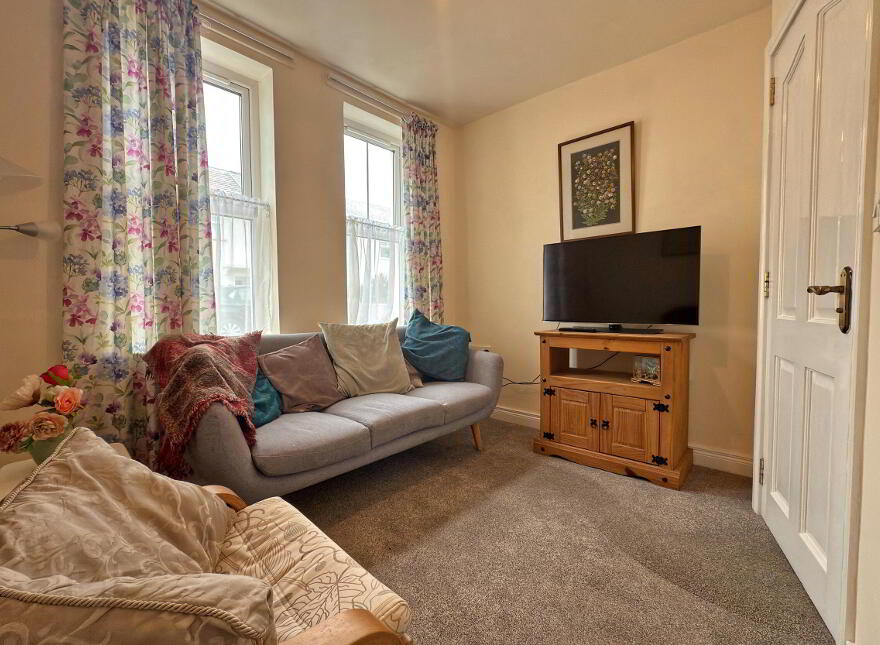 17 Crocknamack Street, Portrush, BT56 8JX