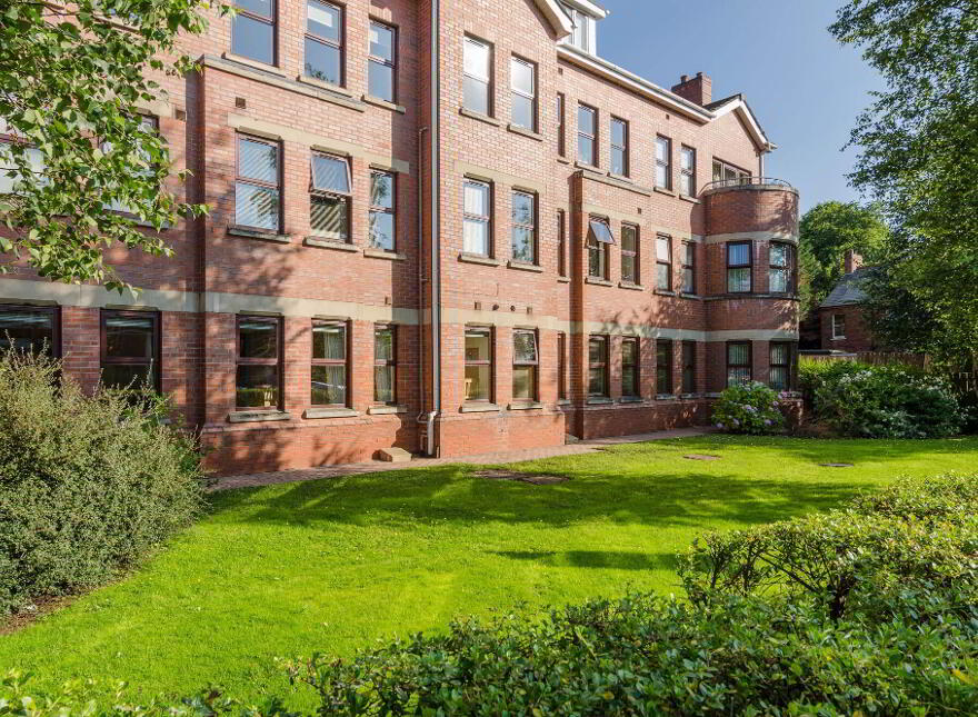 16 Myrtlefield Manor, Lisburn Road, Belfast, BT9 6NE