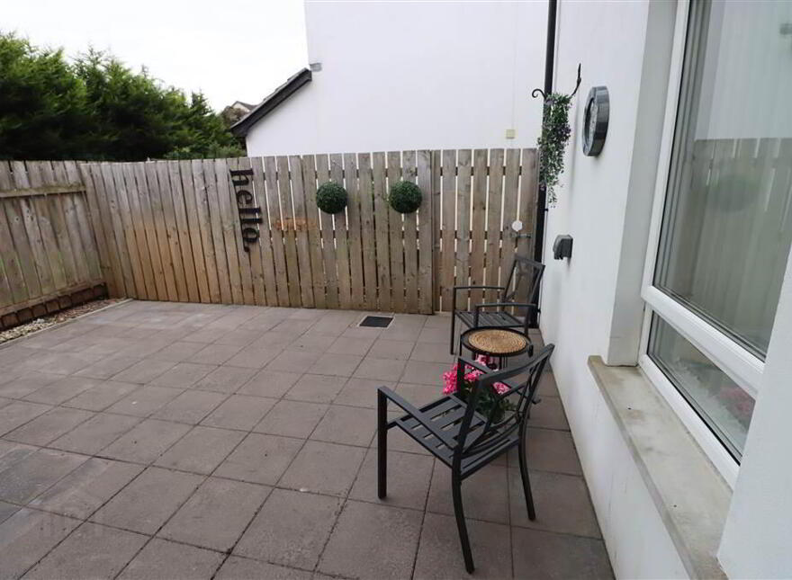 5 Thurlow Gate, Dundonald, Belfast, BT16 2EJ