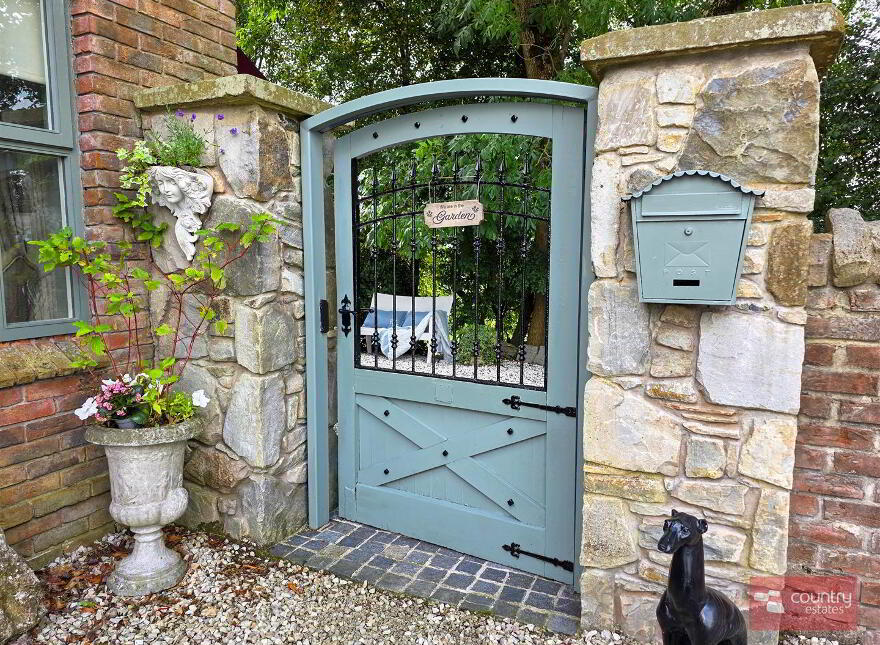 'The Manor House', 1 Carnbank, Templepatrick, BT39 0FB
