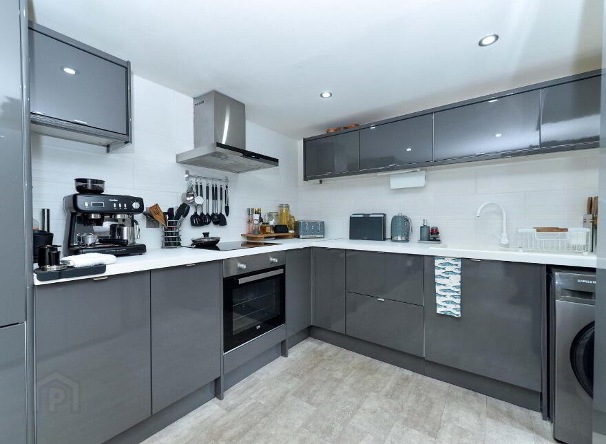 114 Bloomfield Avenue, Belfast, BT5 5AE