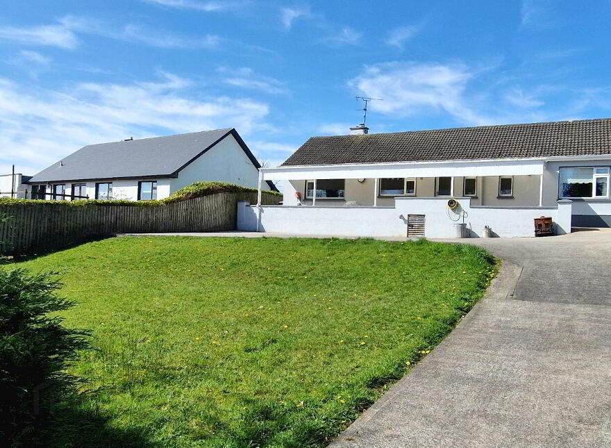 Derrycramph, Cavan Town