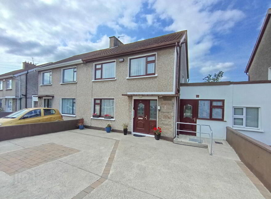 45 College Park, Corbally