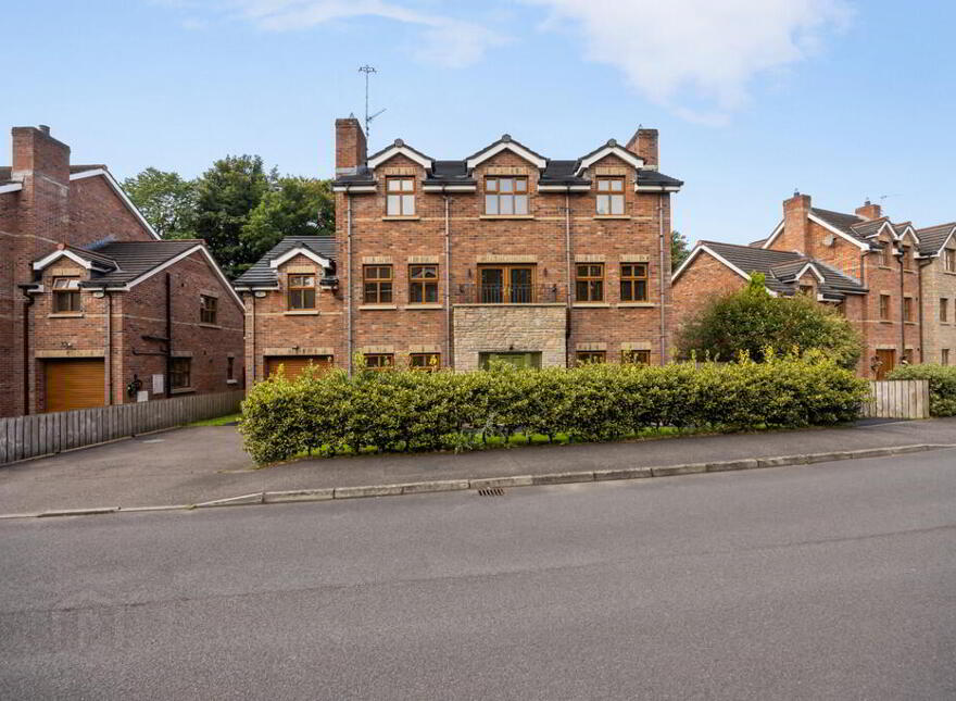 2 Old Golf Course Park, Dunmurry, Belfast, BT17 0FH