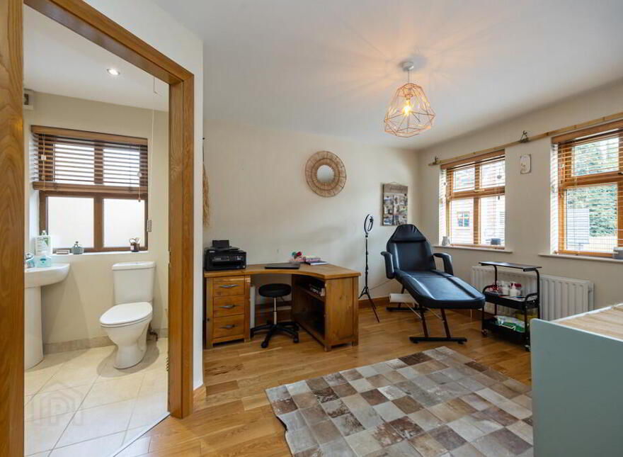 2 Old Golf Course Park, Dunmurry, Belfast, BT17 0FH