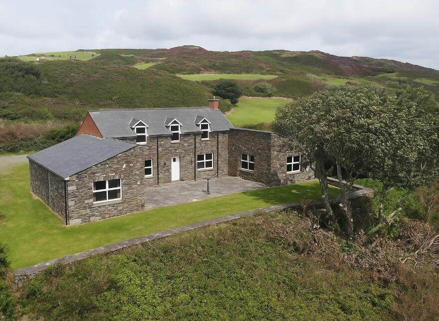 Dooneen, Castletownshend, Skibbereen, P81H702