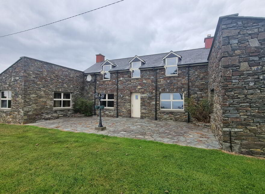Dooneen, Castletownshend, Skibbereen, P81H702