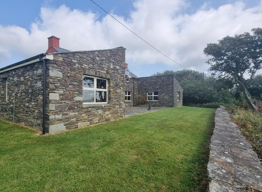 Dooneen, Castletownshend, Skibbereen, P81H702