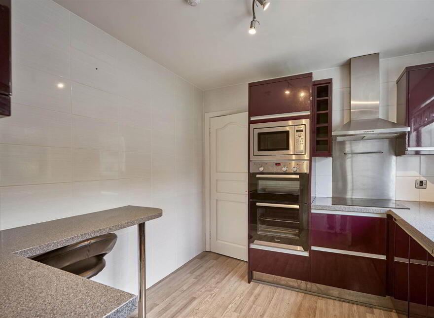 1 Hampton Court, Holywood, BT18 0HU