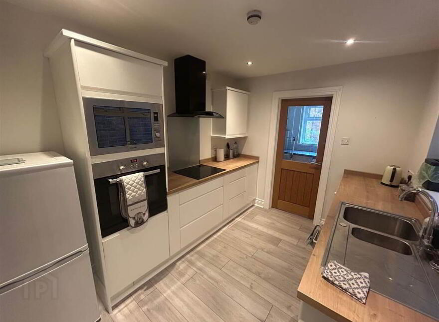 19 Sandhurst Drive, Stranmillis, Belfast, BT9 5AY