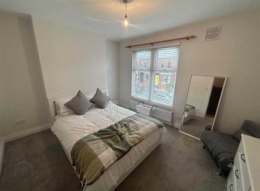 19 Sandhurst Drive, Stranmillis, Belfast, BT9 5AY
