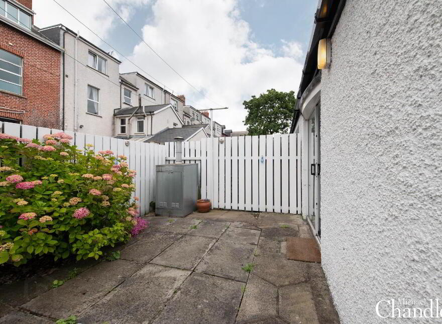 11 Ravenhill Crescent, Belfast, BT6 8JU
