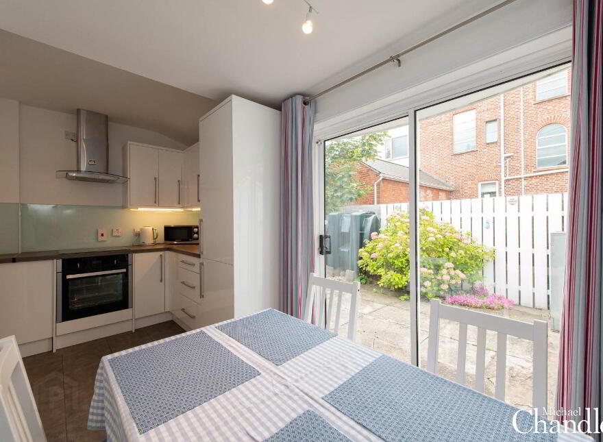 11 Ravenhill Crescent, Belfast, BT6 8JU
