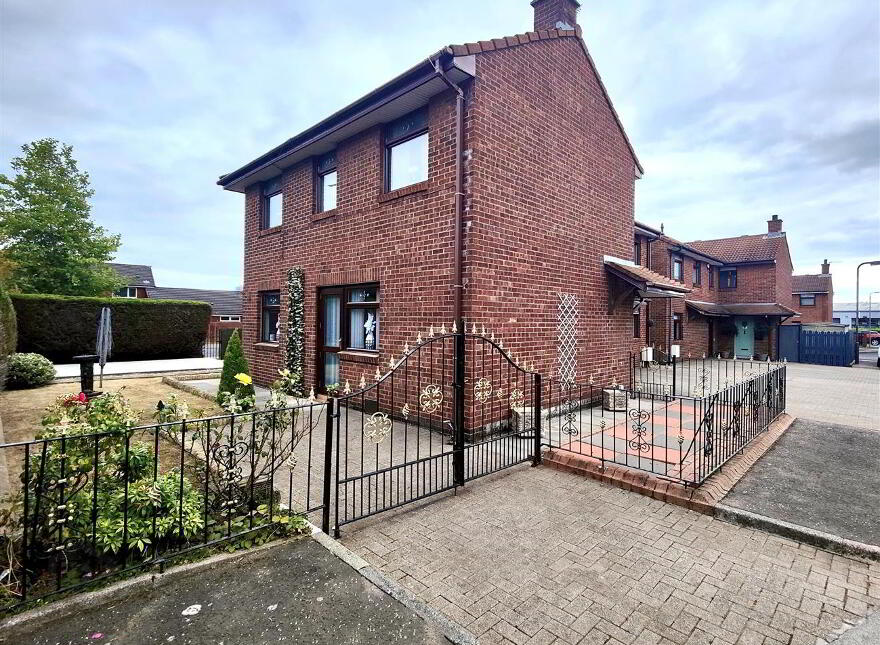 7 Silver Birch Courts, Belfast, BT13 2JJ photo
