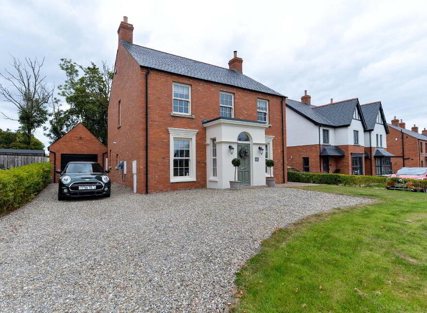 11 Goldenview Park, Carrickfergus, BT38 8RS