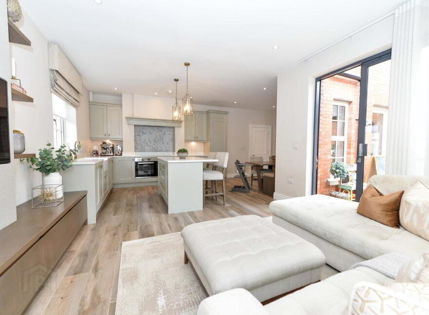 11 Goldenview Park, Carrickfergus, BT38 8RS
