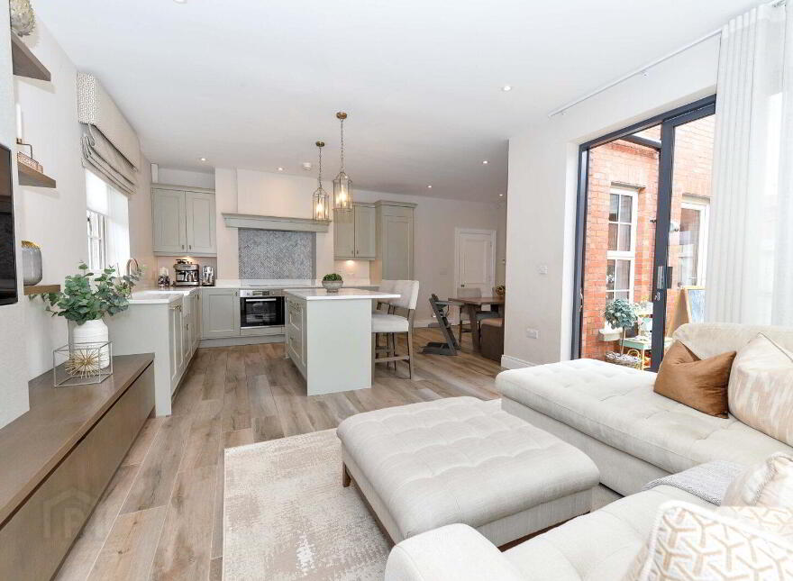 11 Goldenview Park, Carrickfergus, BT38 8RS
