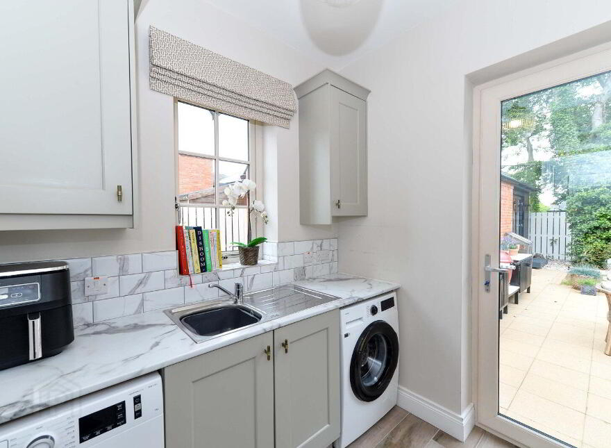 11 Goldenview Park, Carrickfergus, BT38 8RS