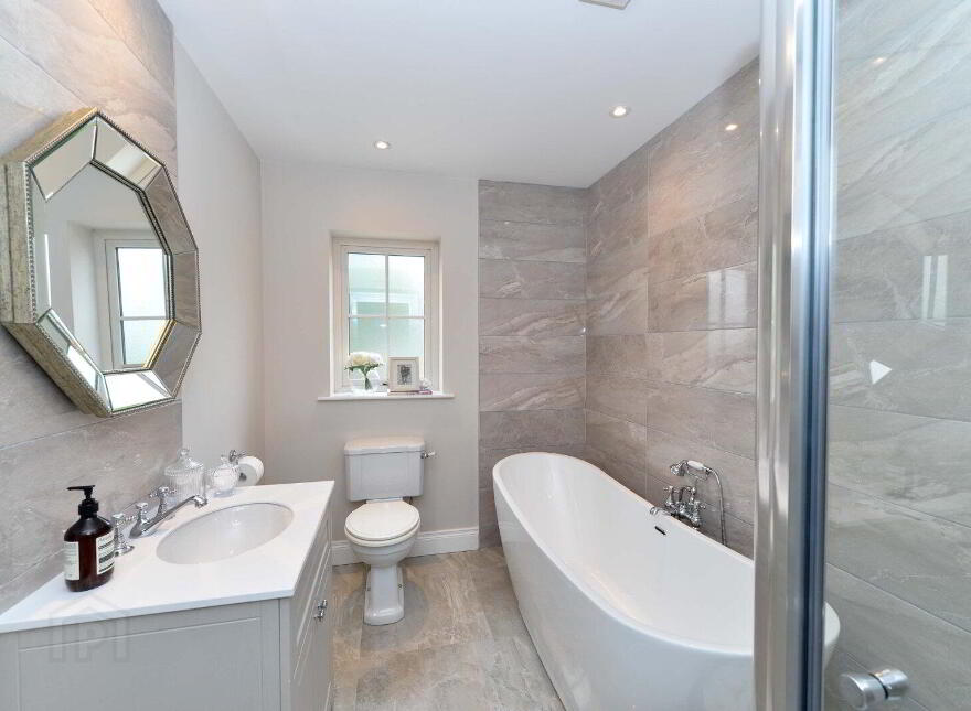 11 Goldenview Park, Carrickfergus, BT38 8RS