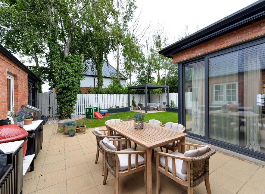 11 Goldenview Park, Carrickfergus, BT38 8RS