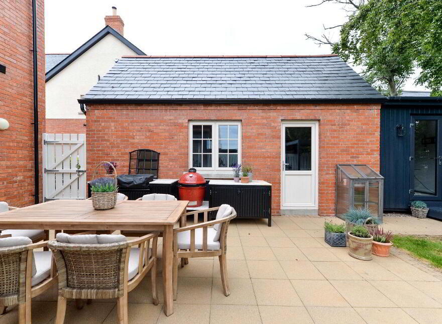 11 Goldenview Park, Carrickfergus, BT38 8RS