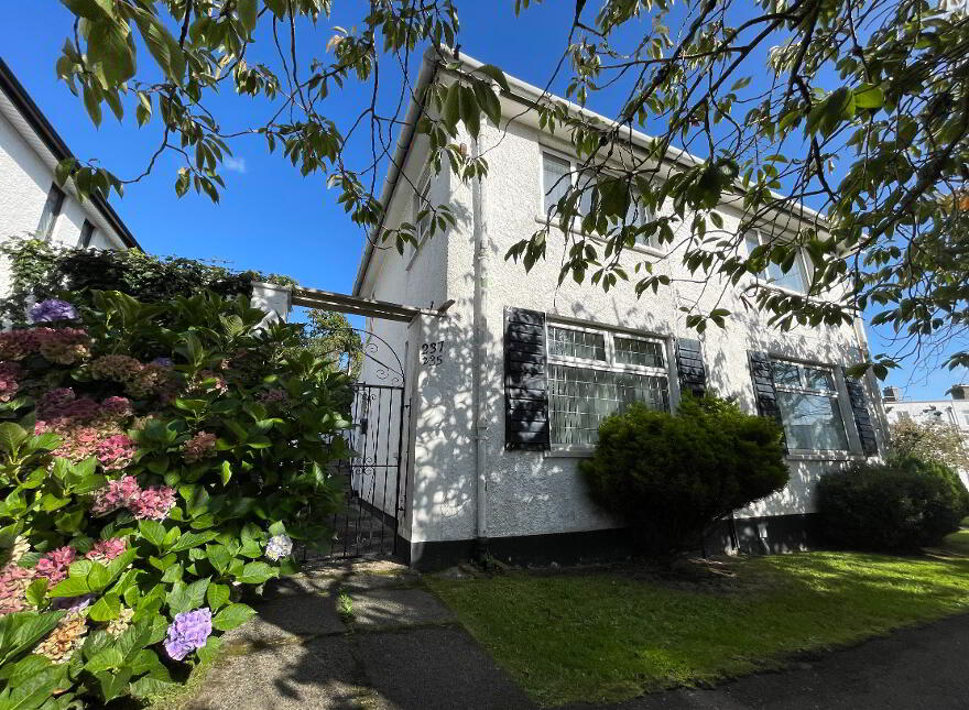 237 Merville Garden Village, Whiteabbey, BT37 9TY photo