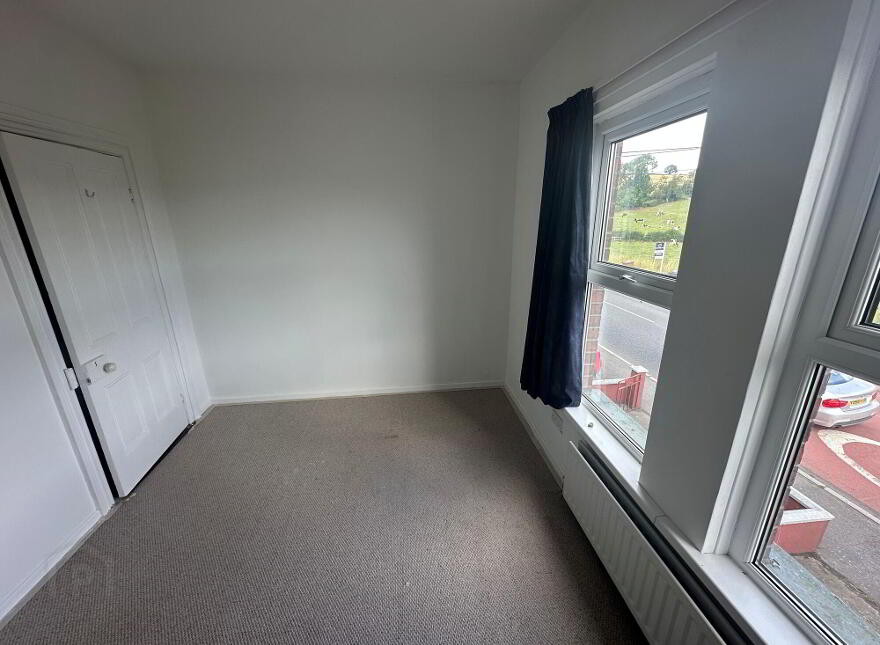10 Holm Terrace, Dromore, BT25 1HN