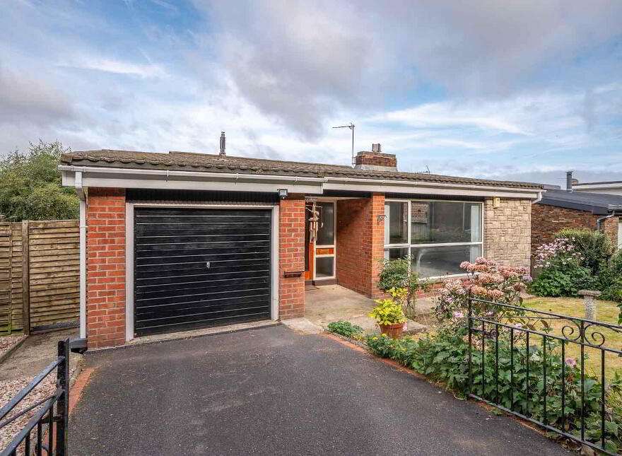 5 Kintyre Avenue, Holywood, BT18 0LY photo