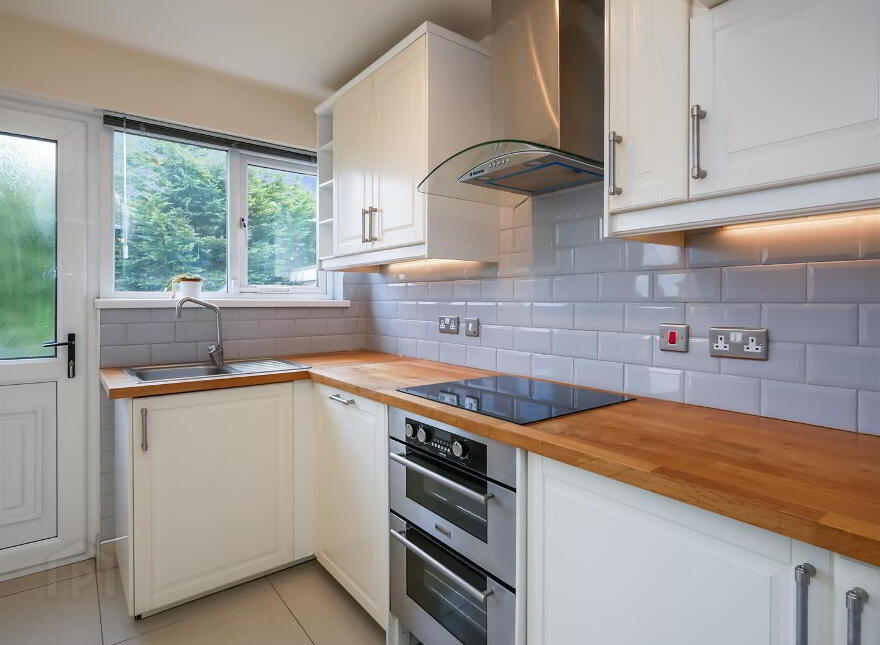 18 Burnside Avenue, Saintfield Road, Belfast, BT8 6HW