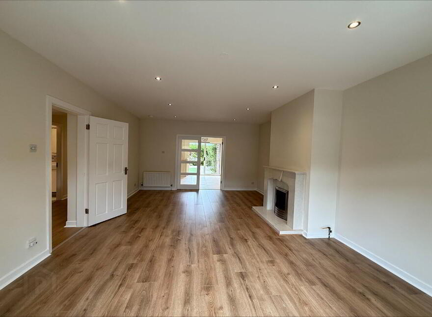 Flat 3, 32a Deramore Park, Malone Road, Belfast, BT9 5JU