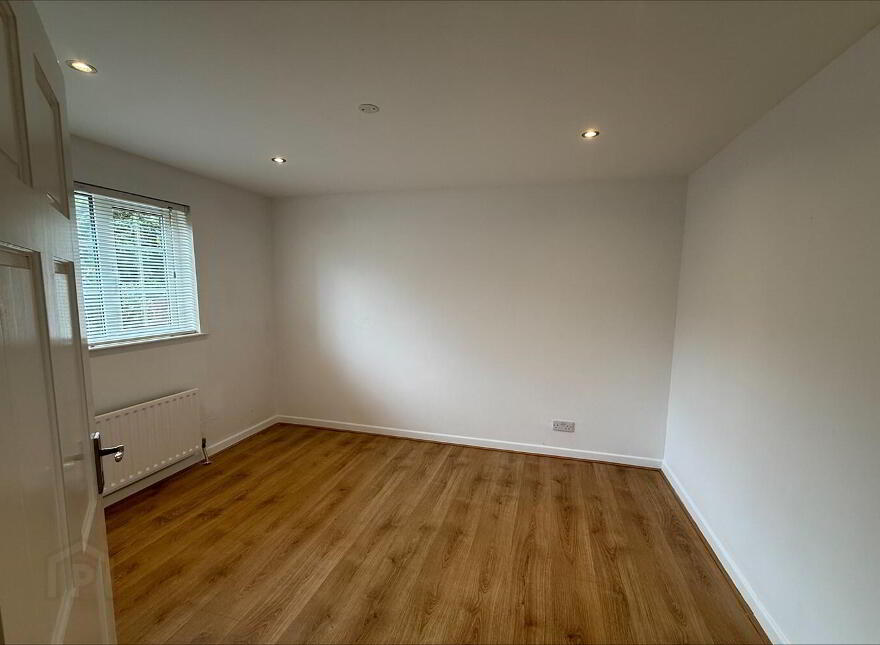 Flat 3, 32a Deramore Park, Malone Road, Belfast, BT9 5JU