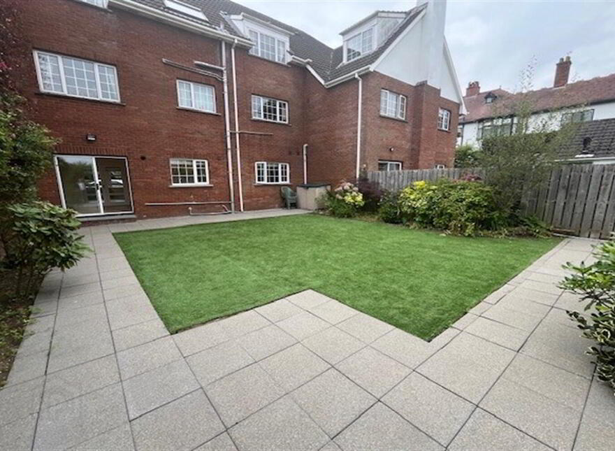 Flat 3, 32a Deramore Park, Malone Road, Belfast, BT9 5JU