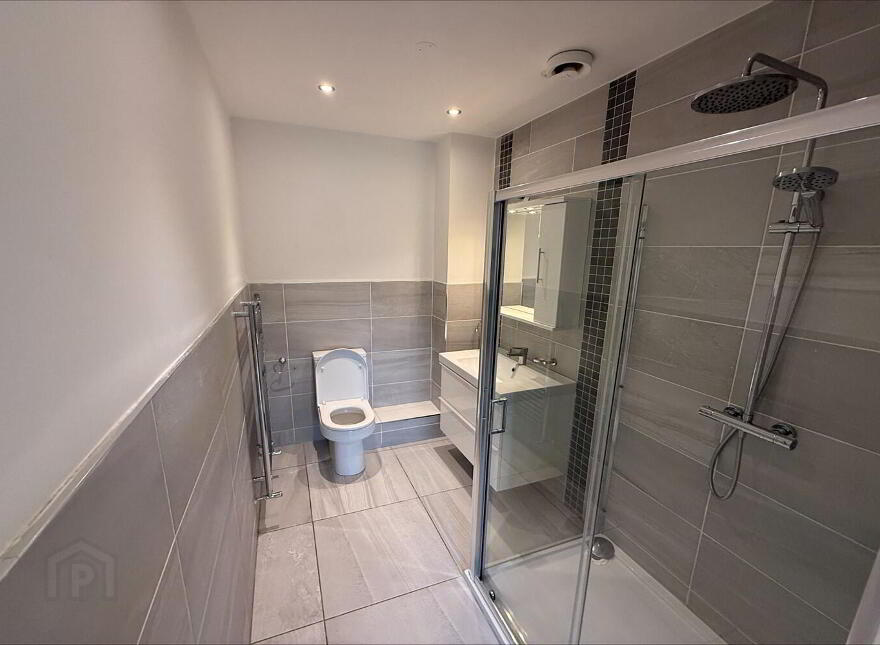 Flat 3, 32a Deramore Park, Malone Road, Belfast, BT9 5JU