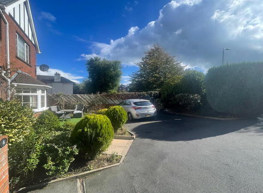 Flat 3, 32a Deramore Park, Malone Road, Belfast, BT9 5JU