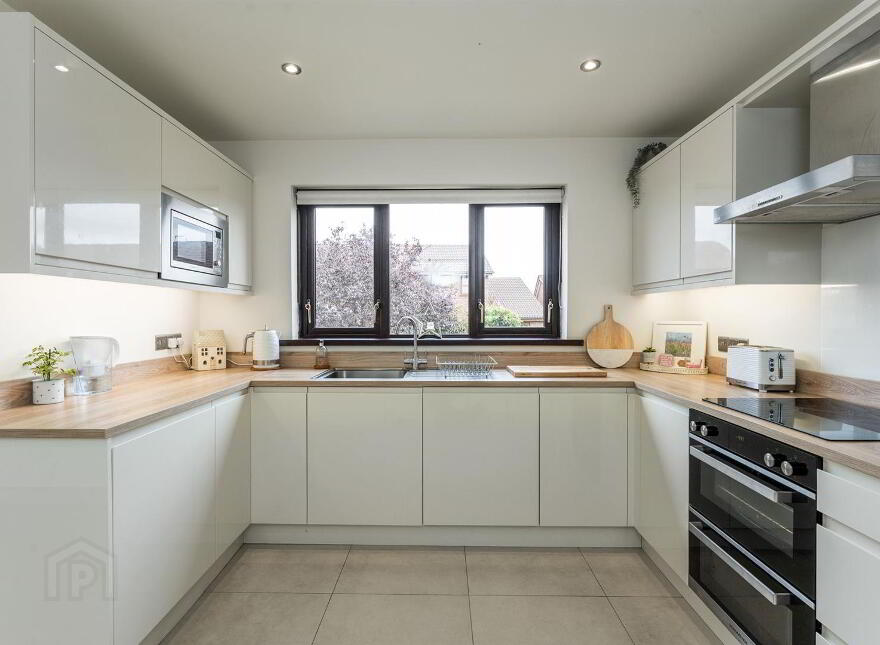 33 Lord Wardens Grange, Bangor, BT19 1YN