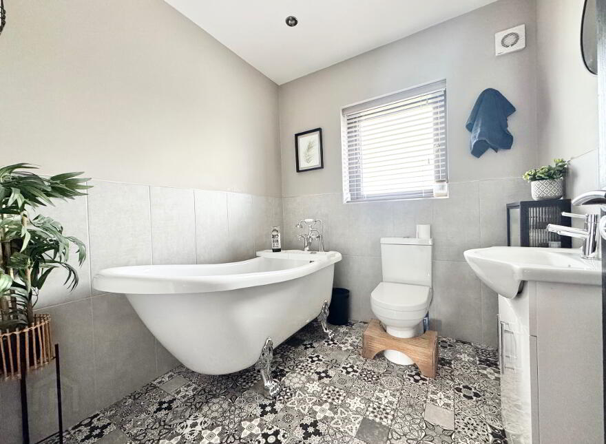28 Highfield Drive, Omagh, BT79 7WN