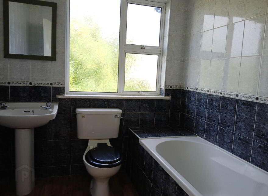 56 Willow Park Road, Athlone, N37K5R2