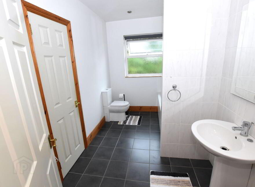 61 Ballycreen Road, Ballynahinch, BT24 8UB