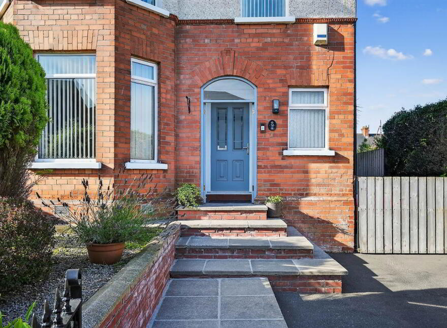 9 Luxor Gardens, Off Martinez Avenue, Belfast, BT5 5NB