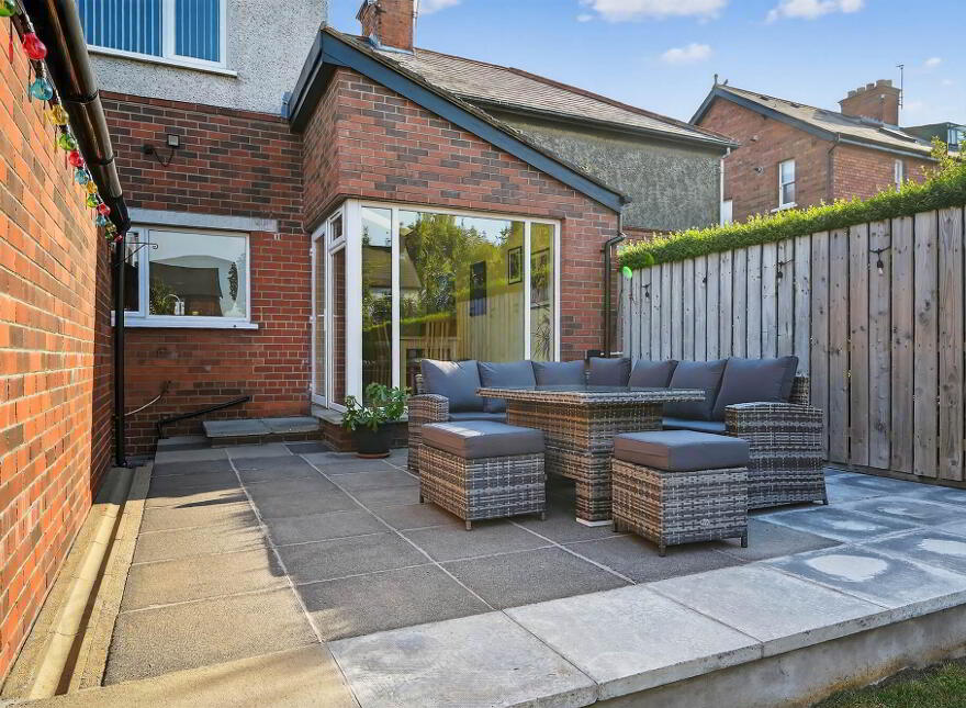 9 Luxor Gardens, Off Martinez Avenue, Belfast, BT5 5NB