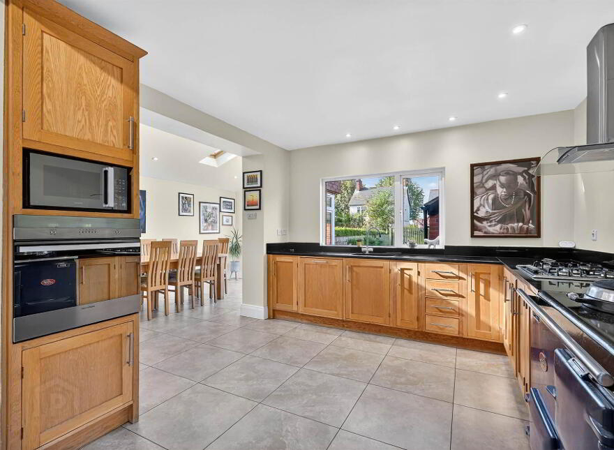 9 Luxor Gardens, Off Martinez Avenue, Belfast, BT5 5NB