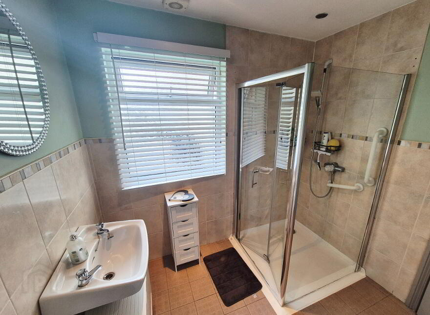 9 Windsor Place, Portrush, BT56 8JU